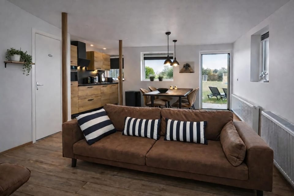 Seating area, Dining area, kitchen