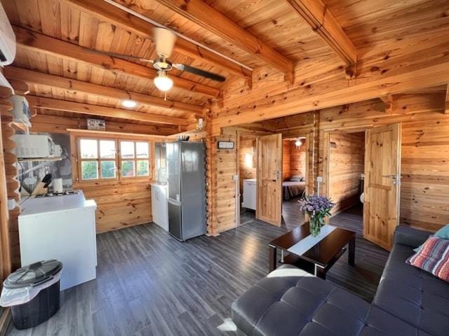 Kitchen or kitchenette, Seating area