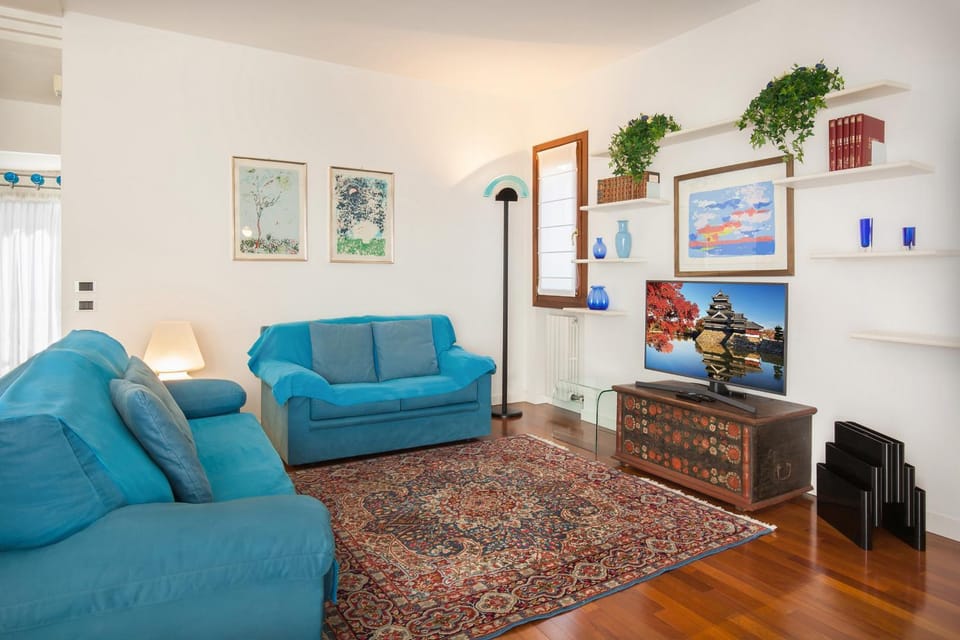 Communal lounge/ TV room, Living room