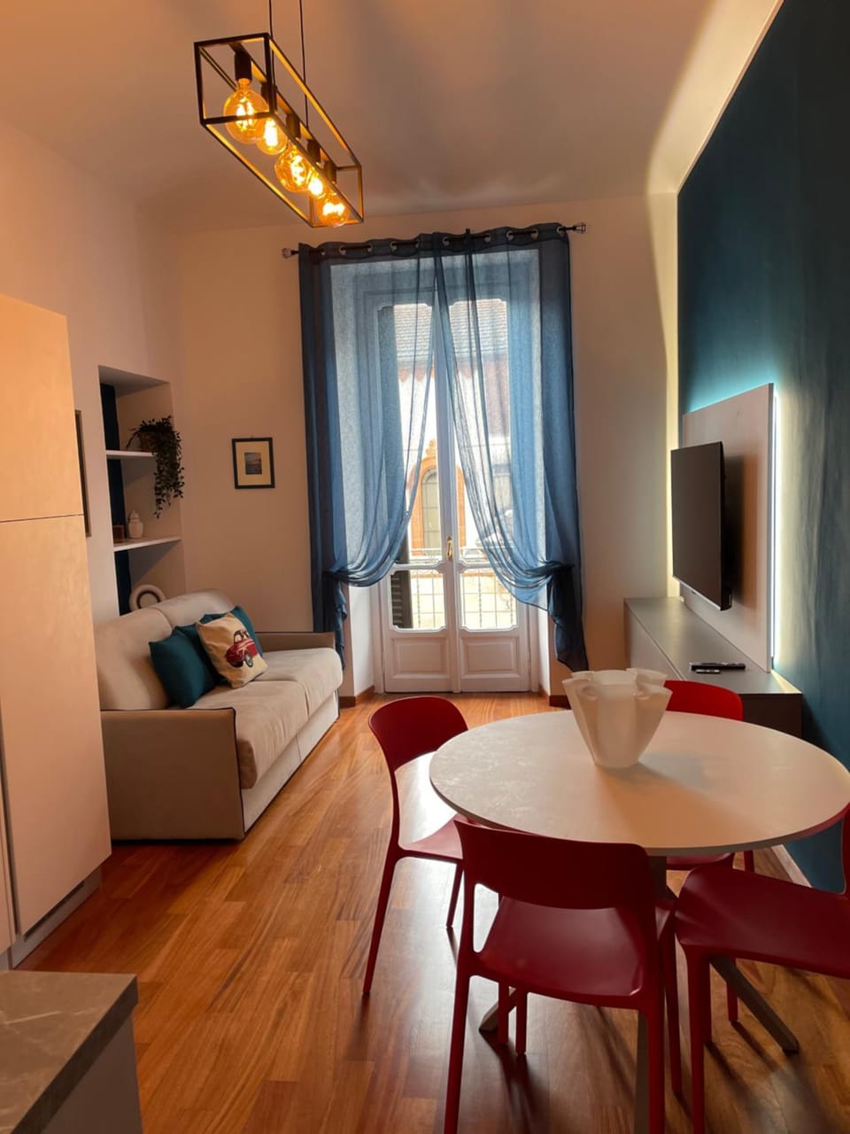 Living room, Photo of the whole room, Dining area