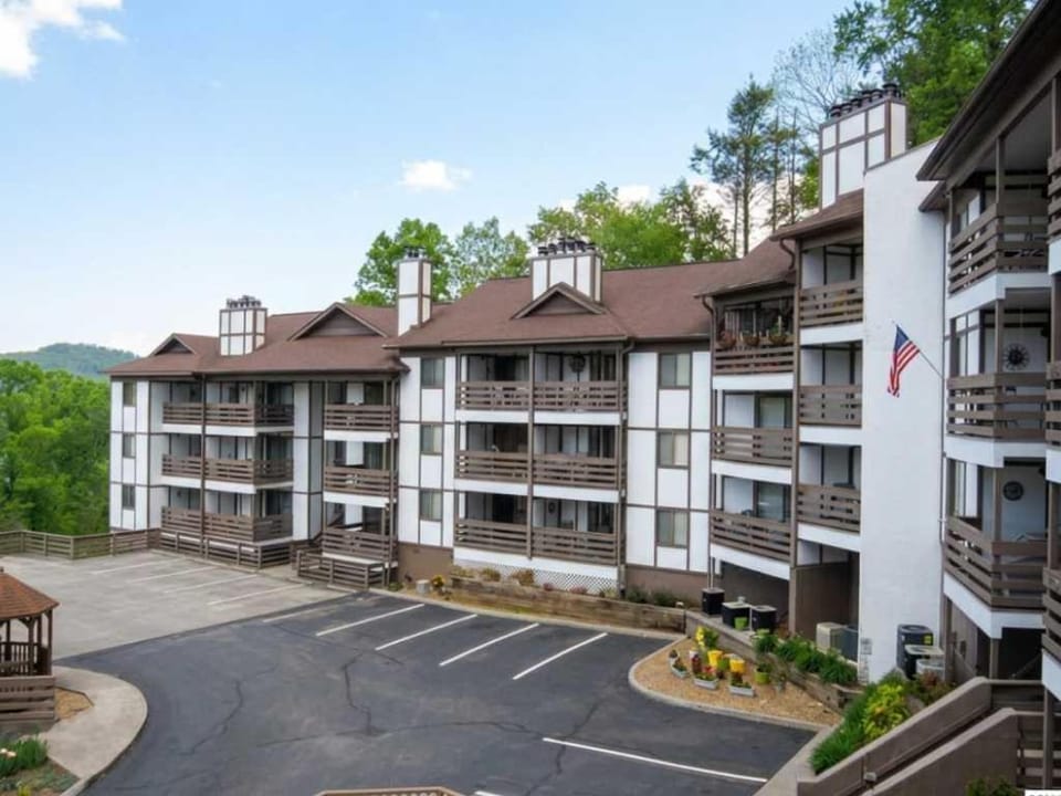 Turkey Nest by Beyond Expectations Renovated 2BR House in Gatlinburg