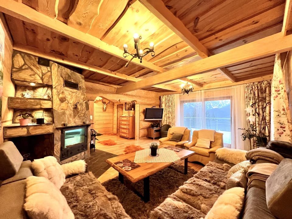 Communal lounge/ TV room, TV and multimedia, Living room, Seating area