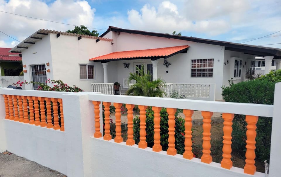 Property building, Patio, Garden, Balcony/Terrace