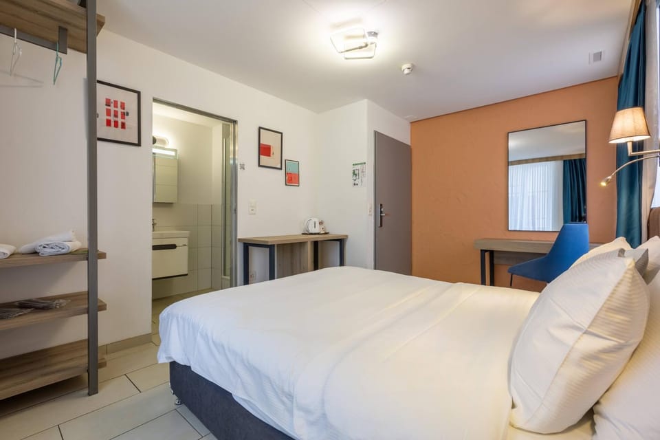 Bed, Photo of the whole room, Bedroom, wardrobe