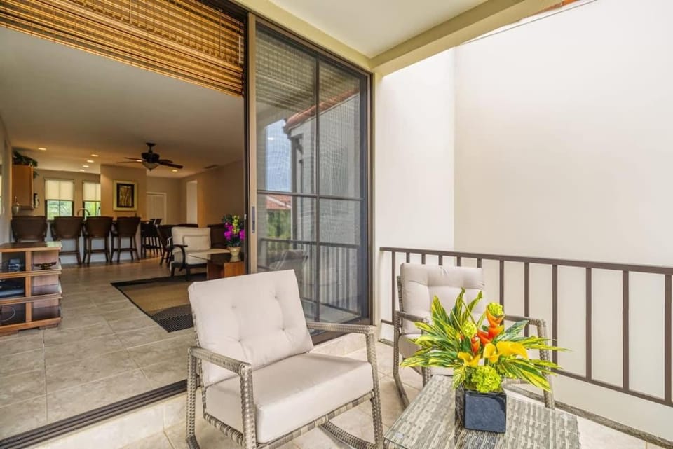 3-Bedroom 2-Bath Condo Overlooking Pool House in Coco