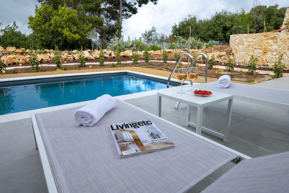 Swimming pool, sunbed