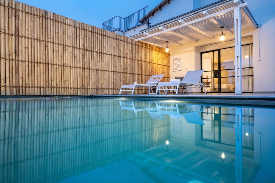 Pool view, Swimming pool, sunbed