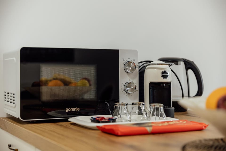 Coffee/tea facilities, Food, minibar