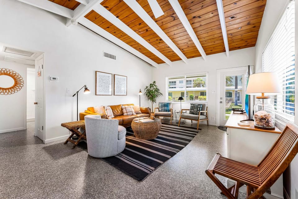 Living room, Seating area