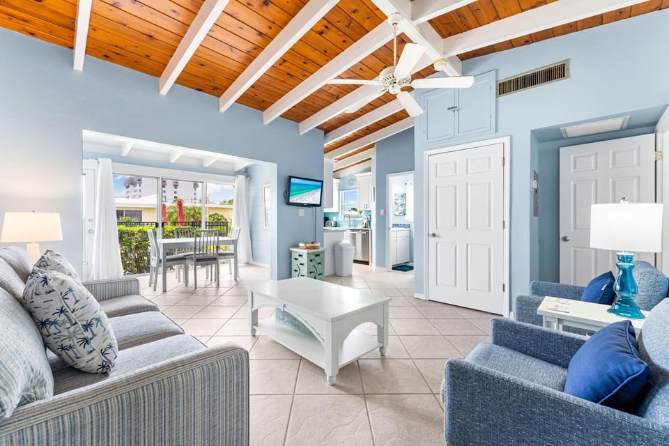 Casa Mar By Beachside Management Villa in Siesta Beach