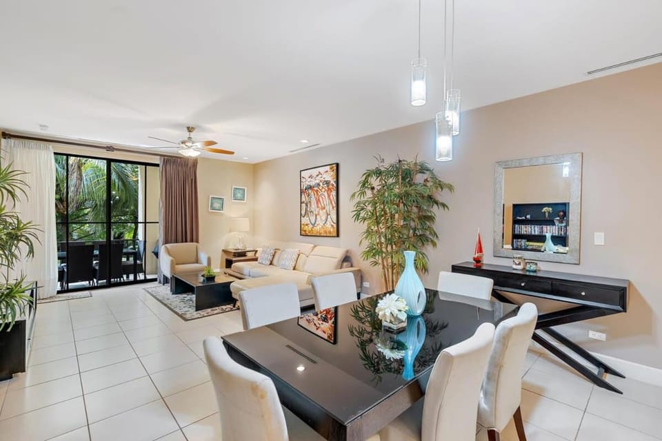 TV and multimedia, Living room, Seating area, Dining area, Evening entertainment