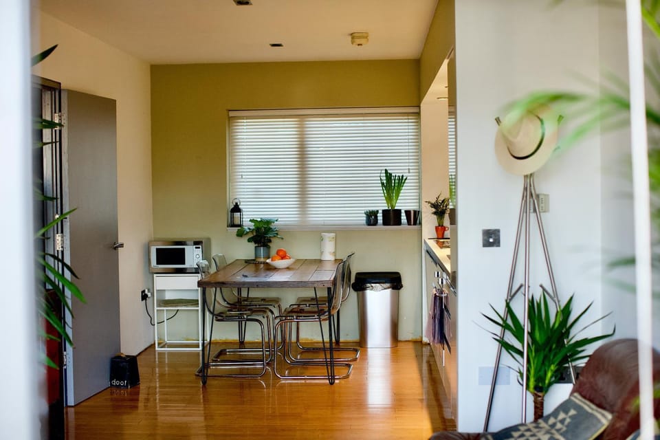 Zen life with Urban Views - E8 Chic Apartment in London Borough of Islington