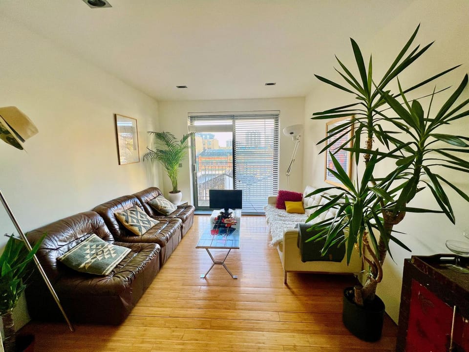 Zen life with Urban Views - E8 Chic Apartment in London Borough of Islington