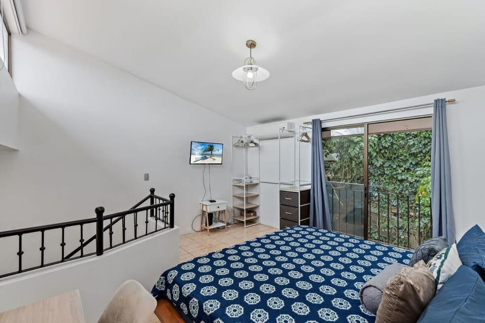 Bright and Spacious Loft-Style Apartment a Five-Minute Walk to the Beach House in Coco