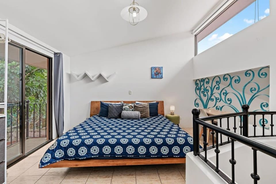 Bright and Spacious Loft-Style Apartment a Five-Minute Walk to the Beach House in Coco