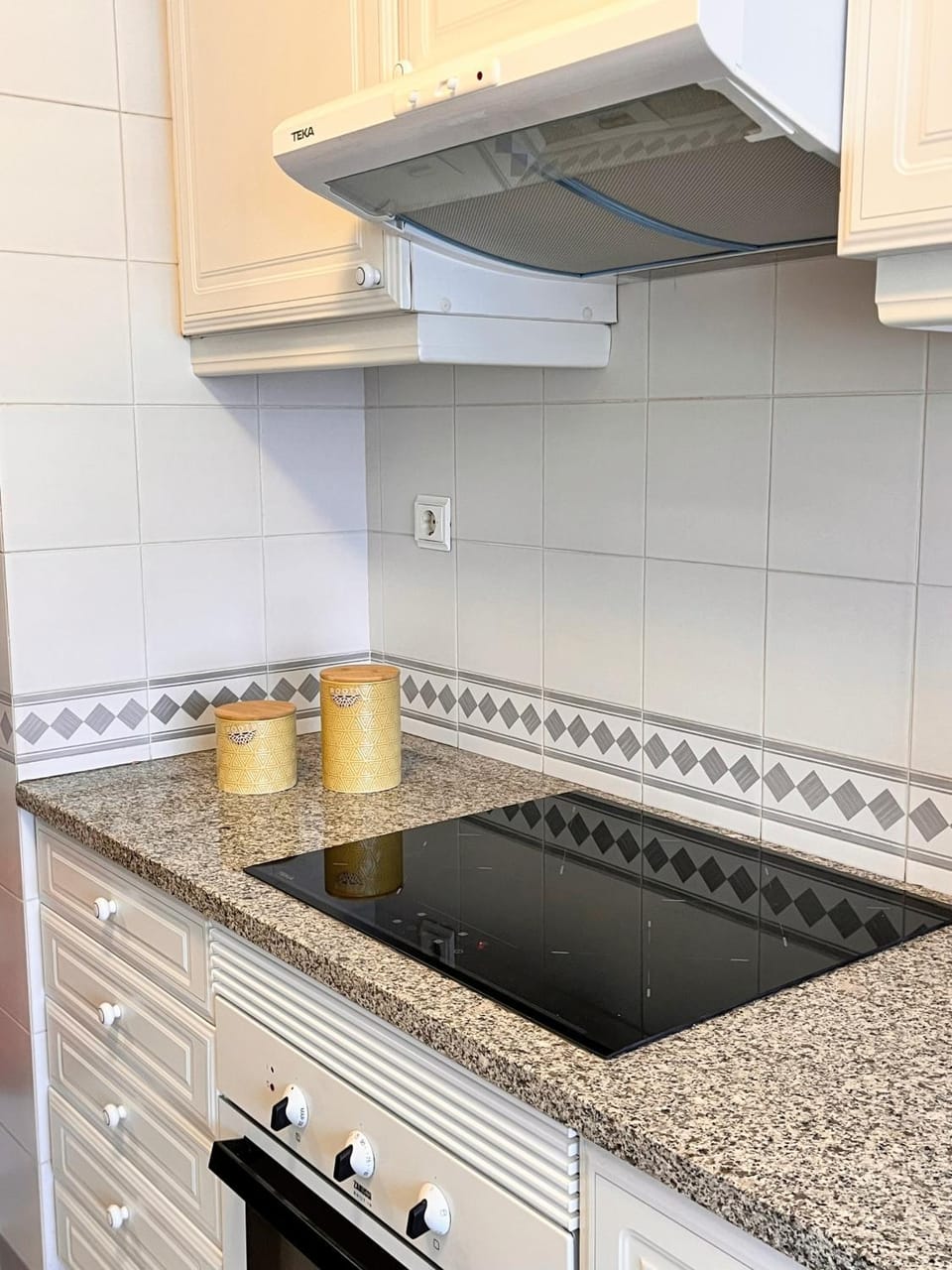 Kitchen or kitchenette, pet friendly, stove