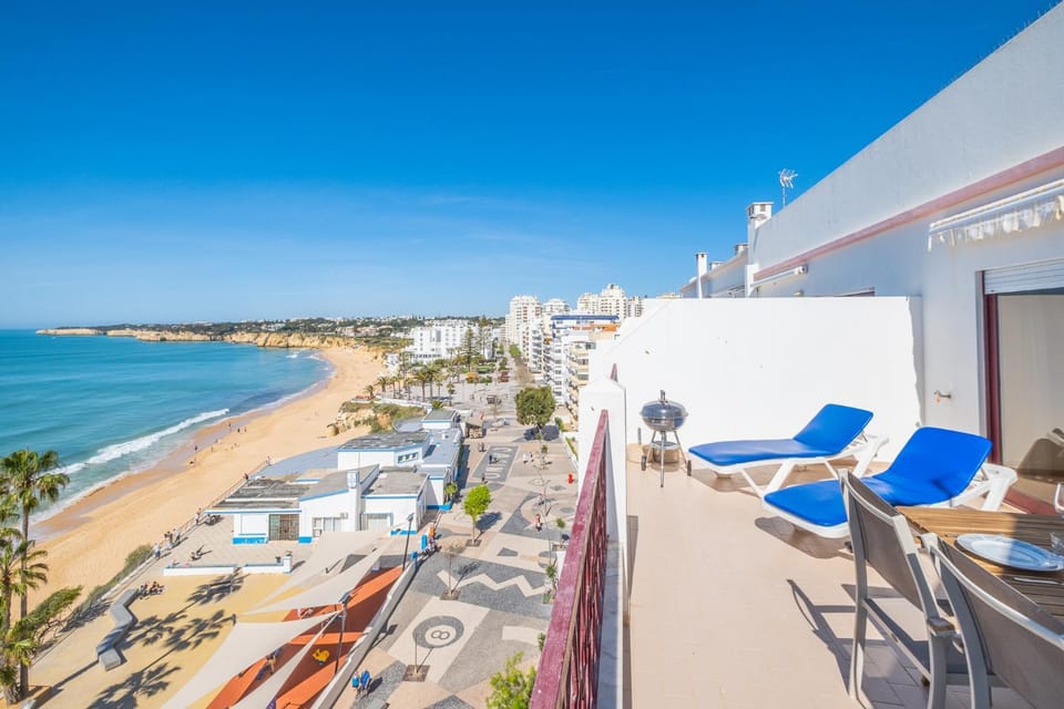 Frente ao Mar - 2 quartos - wi-fi Apartment in Praia de Armação de Pêra