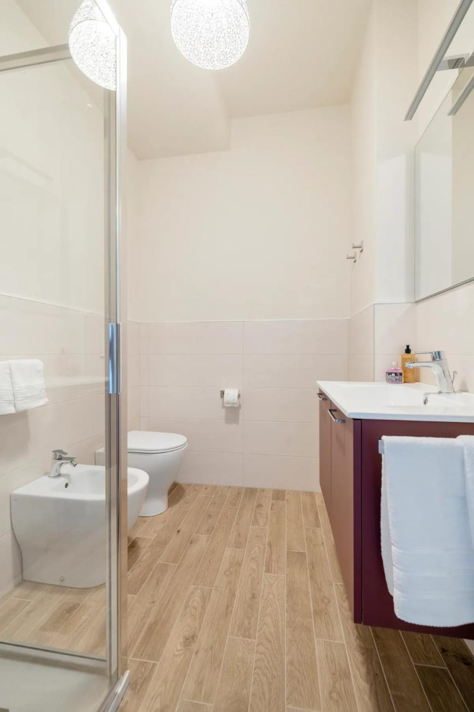 Shower, Toilet, Bathroom, bidet, towels