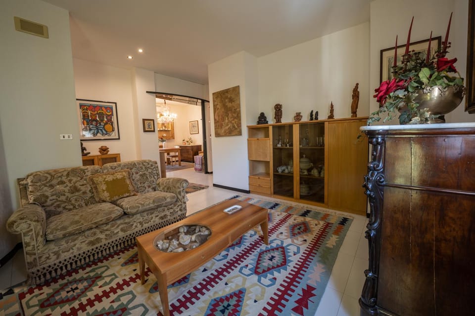 Living room, Photo of the whole room