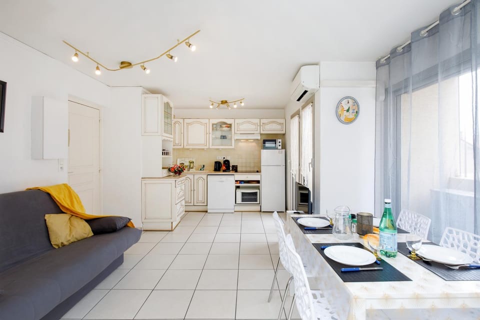 Living room, Dining area, dishwasher, pet friendly