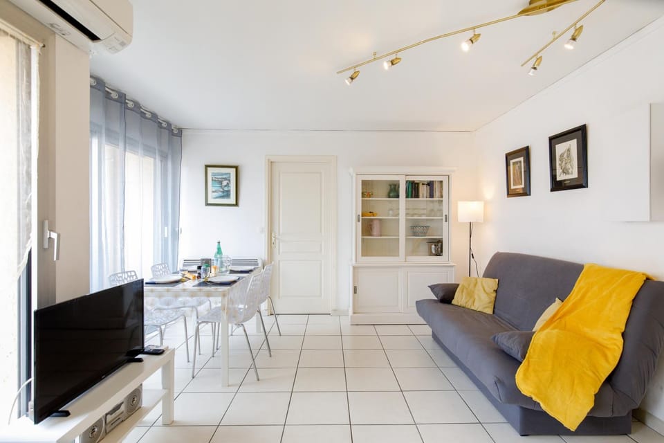 TV and multimedia, Living room, Dining area