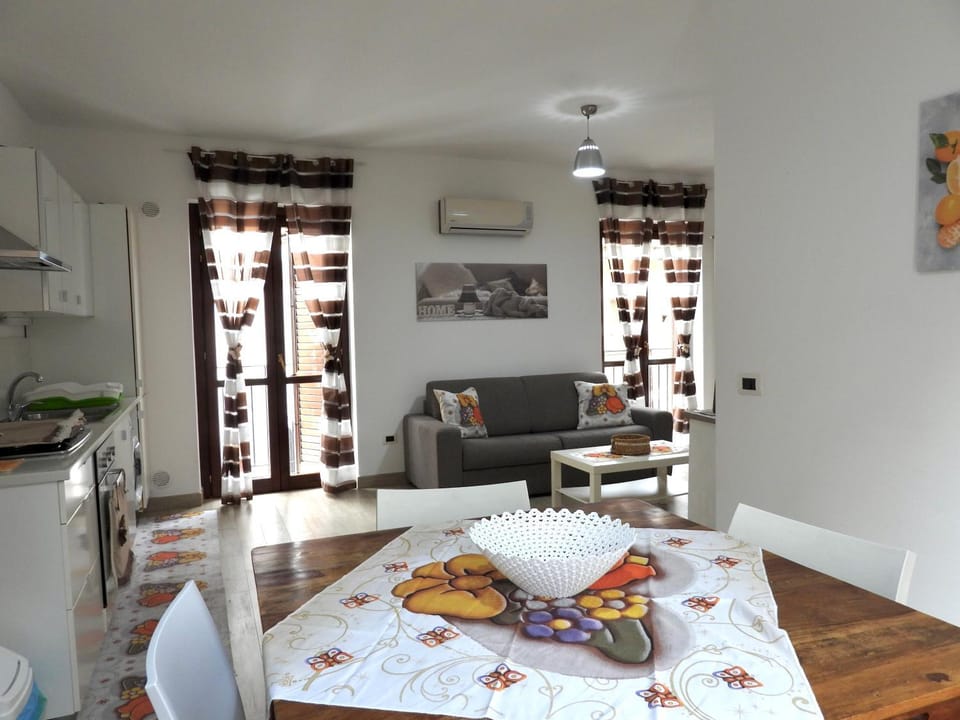 Kitchen or kitchenette, Living room, Photo of the whole room, Seating area, pet friendly