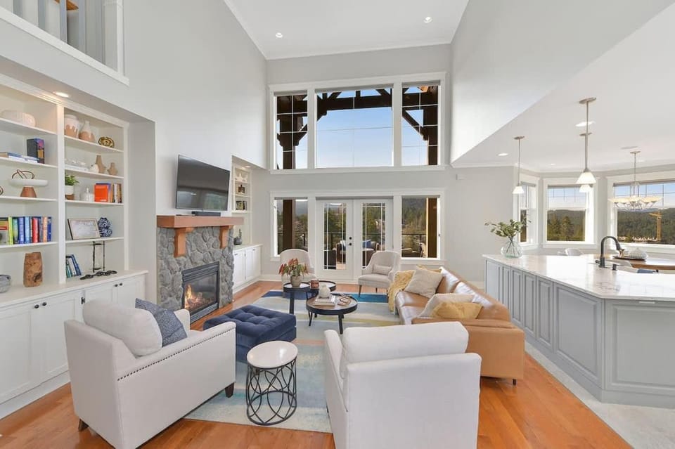 Mount Finlayson View Villa by EMR Vacation Rentals House in Victoria