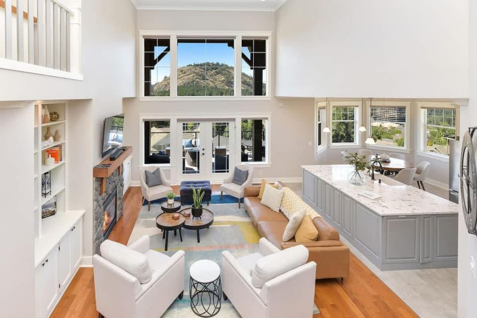 Mount Finlayson View Villa by EMR Vacation Rentals House in Victoria