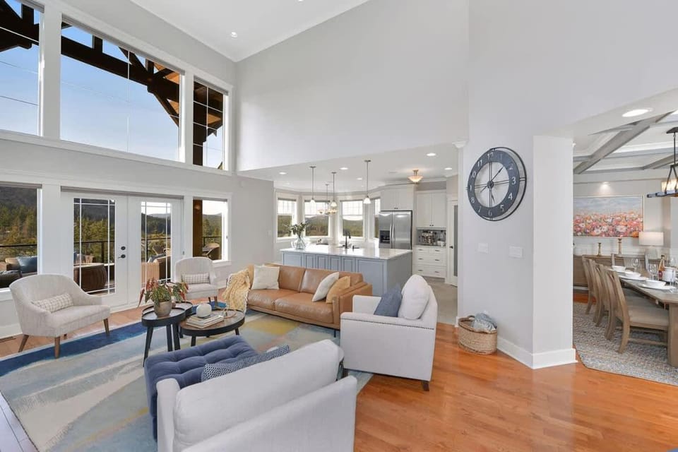 Mount Finlayson View Villa by EMR Vacation Rentals House in Victoria