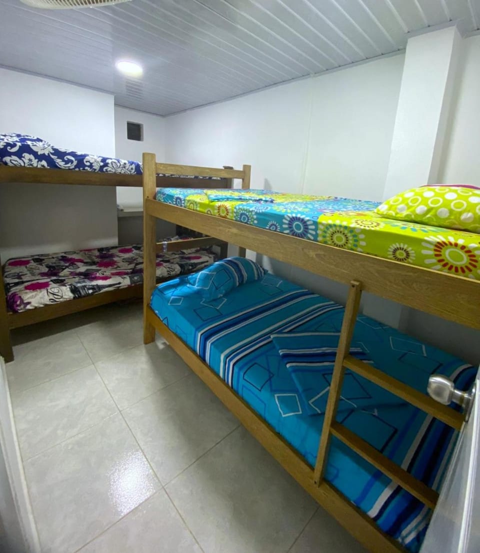 Bedroom, bunk bed
