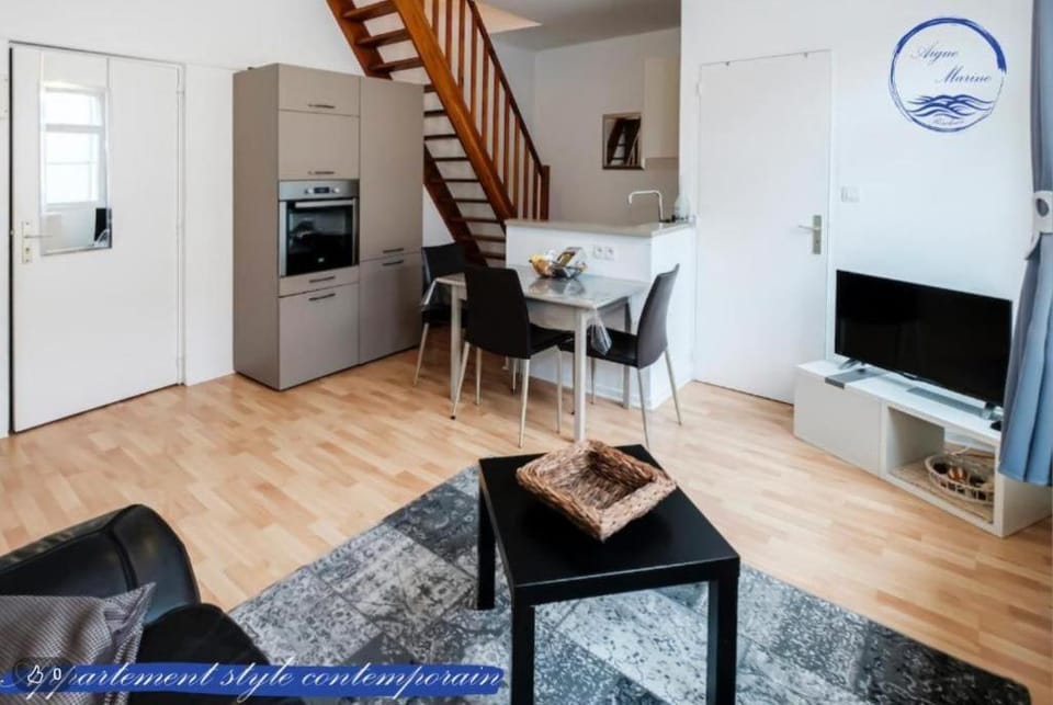 TV and multimedia, Living room, Dining area