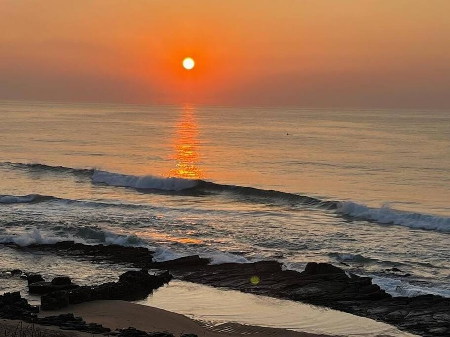 Ocean Pearl at Chakas Cove - Beachfront Apartment Apartment in Dolphin Coast