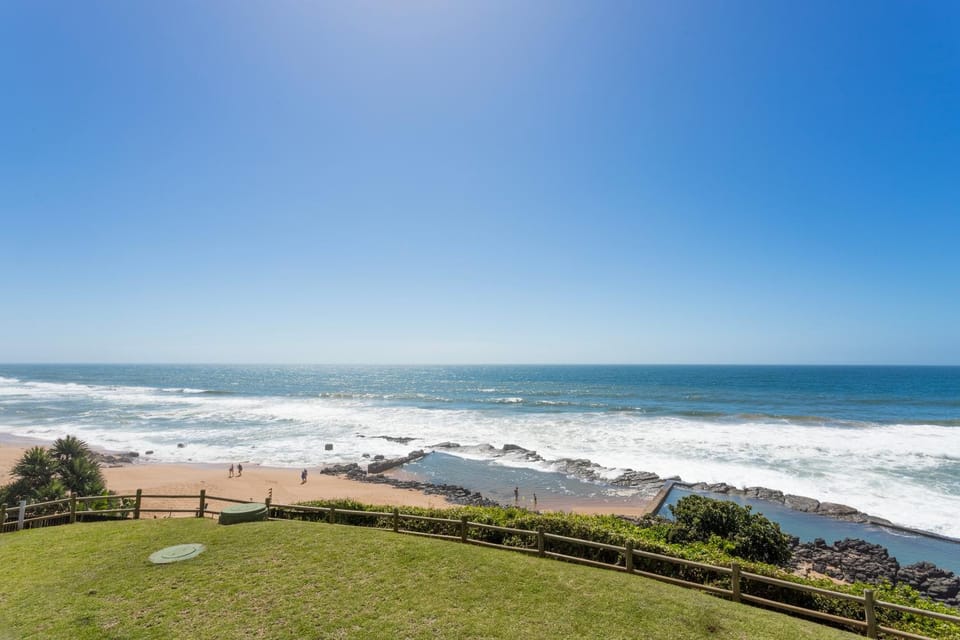 Ocean Pearl at Chakas Cove - Beachfront Apartment Apartment in Dolphin Coast