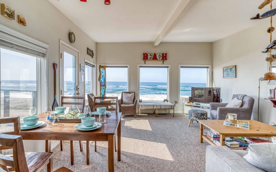 Driftwood Bungalow House in Lincoln Beach