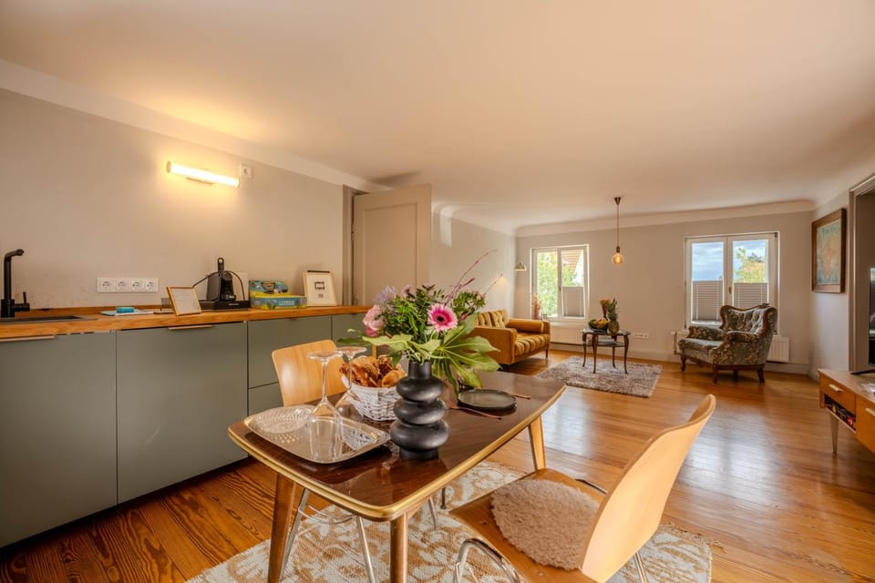 Living room, Dining area, Food