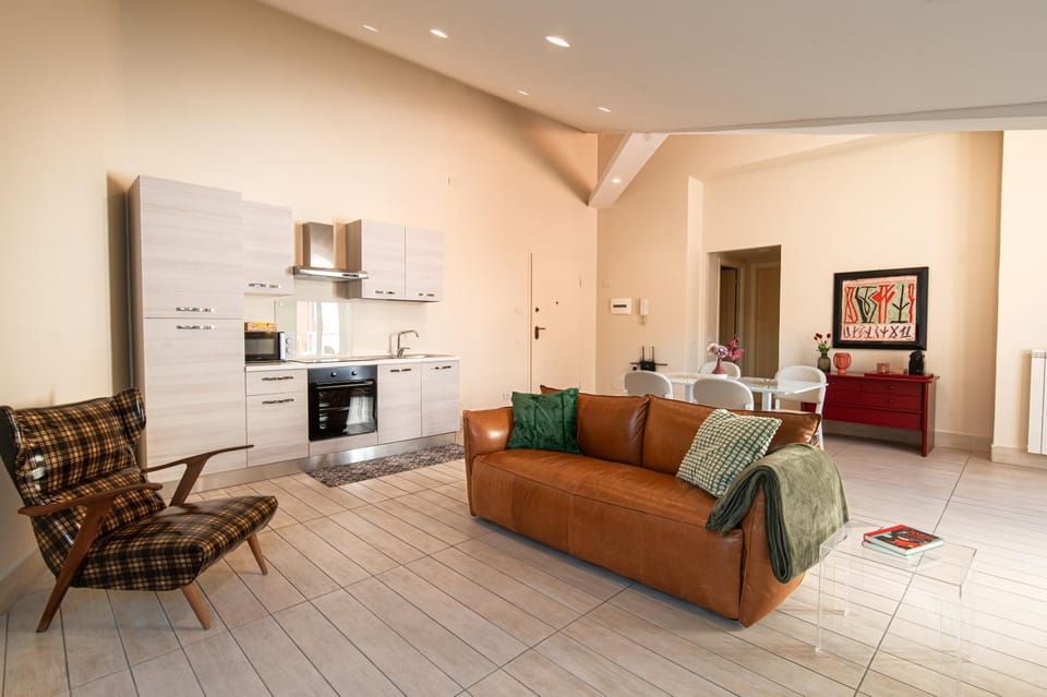 Kitchen or kitchenette, Living room, Seating area, Dining area, minibar, pet friendly, stove