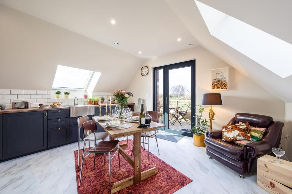 Kitchen or kitchenette, Food and drinks, Dining area, Food
