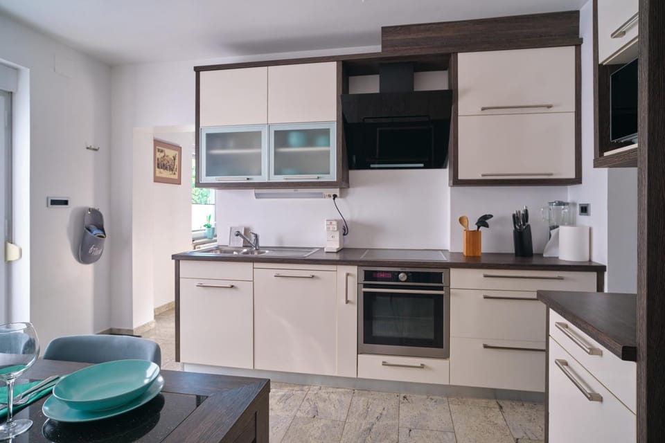 Coffee/tea facilities, Kitchen or kitchenette, Dining area, dishwasher, minibar, pet friendly, stove, toaster