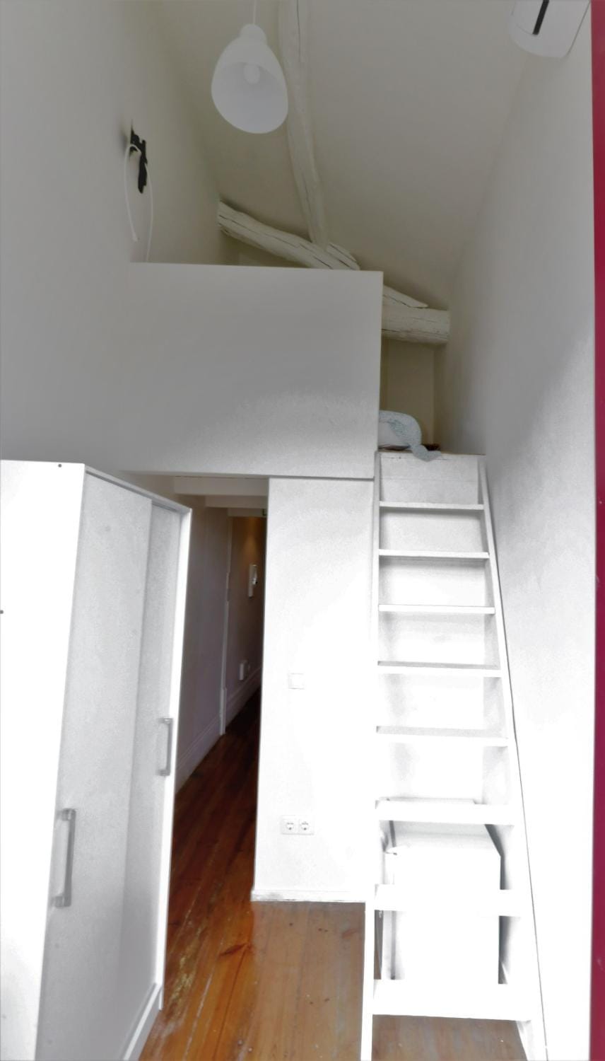 Rustic Silent Ensuites - Shared Kitchen - Self check in Hostel in Porto