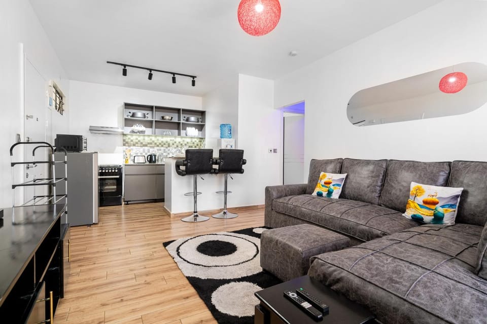 Kitchen or kitchenette, Living room, Seating area, oven