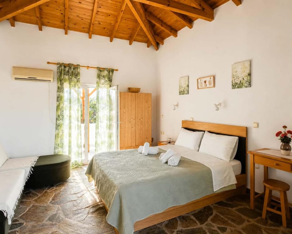 Bed, Photo of the whole room, Bedroom, towels, air conditioner