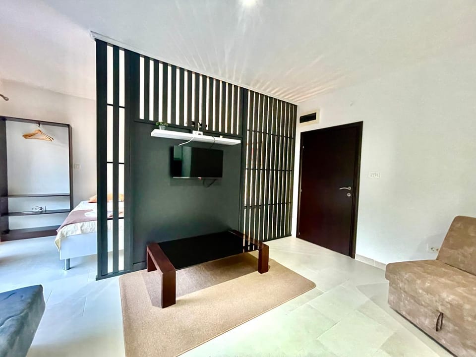 Communal lounge/ TV room, TV and multimedia, Living room, Evening entertainment