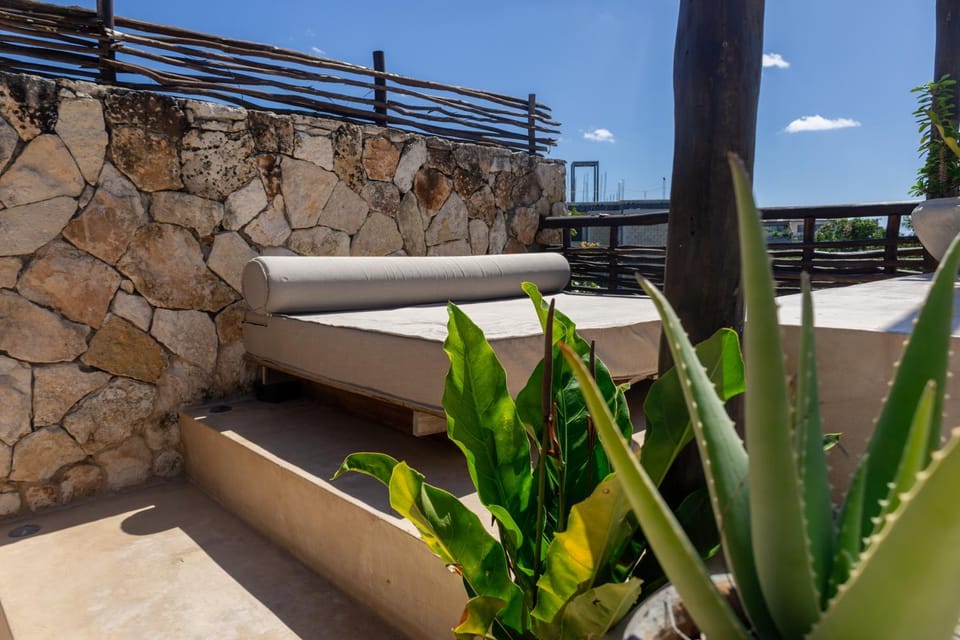 Swimming pool, sunbed