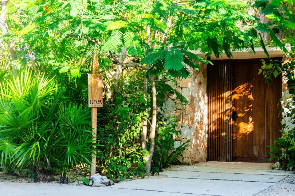 Property building, Facade/entrance, Lobby or reception