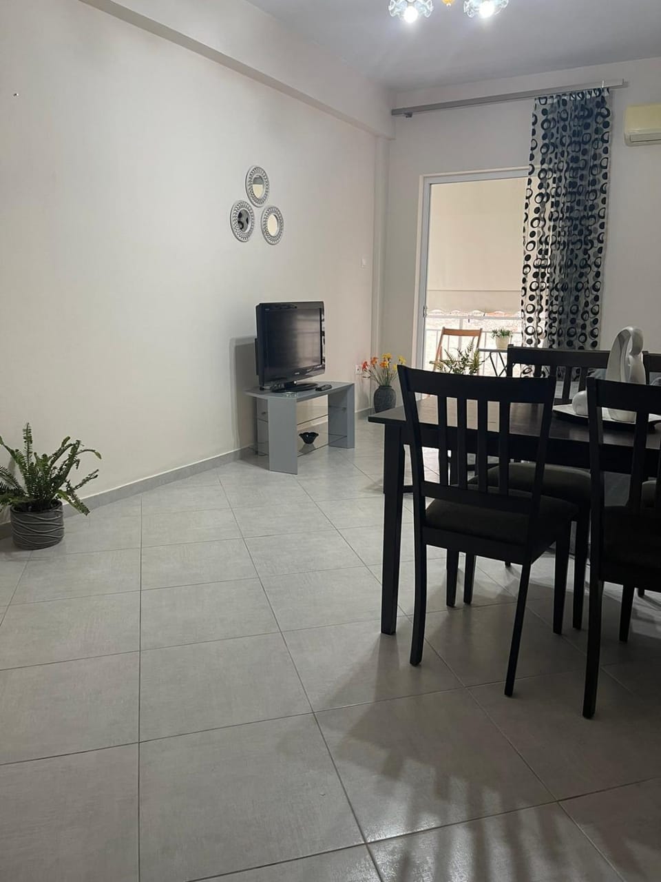 Communal lounge/ TV room, TV and multimedia, Kitchen or kitchenette, Living room, Seating area, Dining area, Evening entertainment