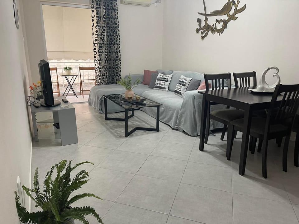 Bed, Living room, Photo of the whole room, Seating area, Dining area, Bedroom