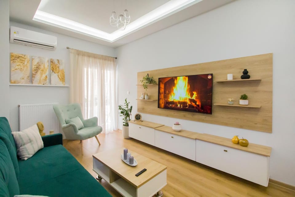 TV and multimedia, Living room, Decorative detail, Seating area, Evening entertainment, air conditioner