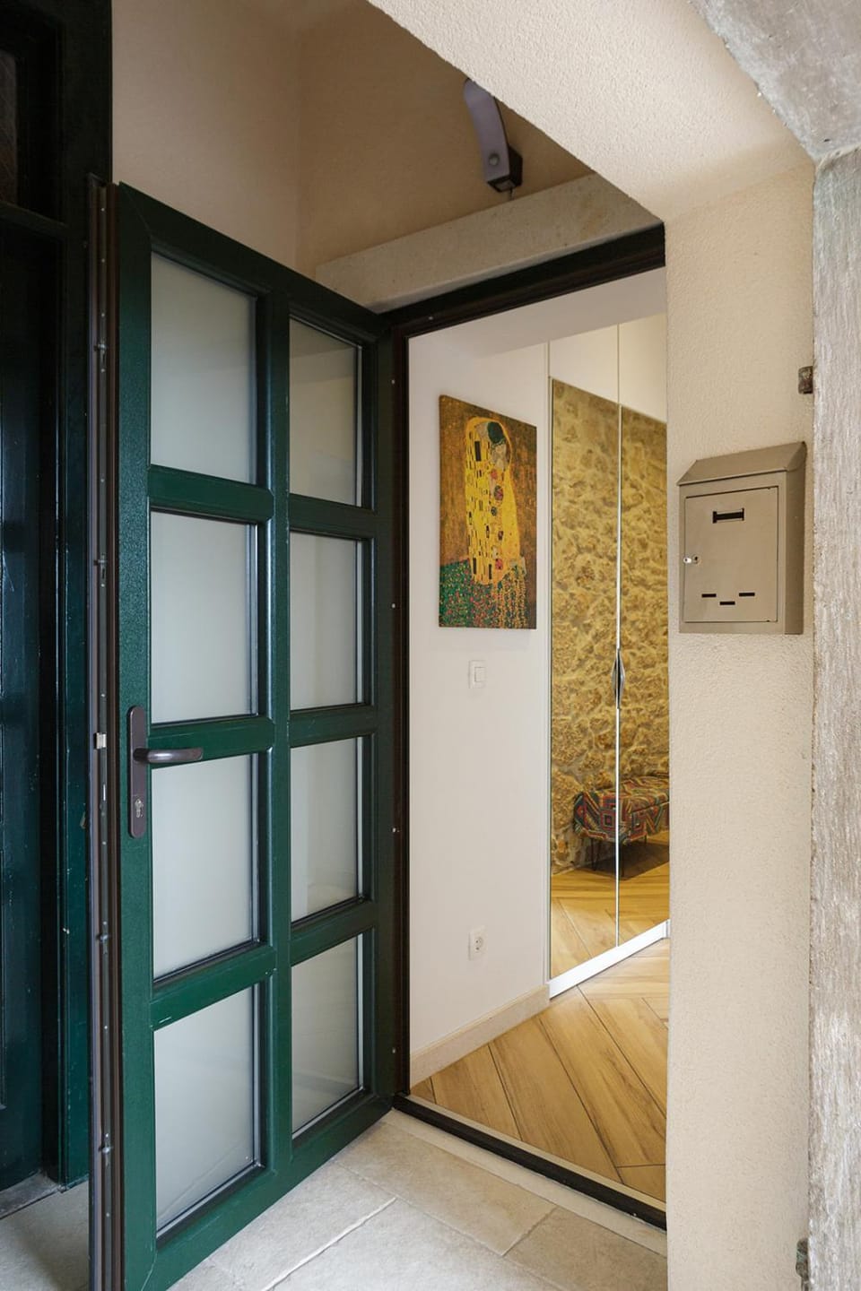 Facade/entrance