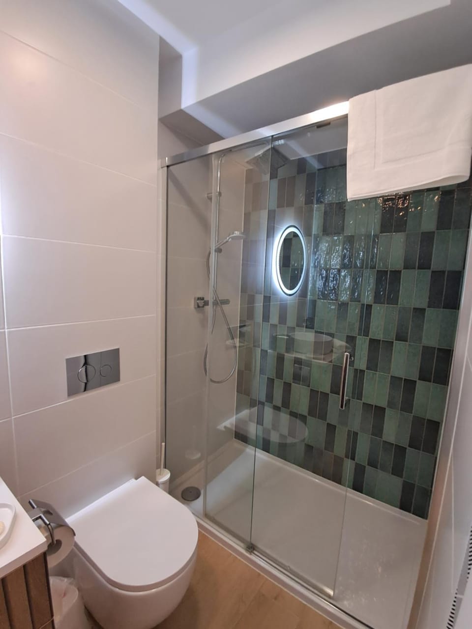 Toilet, Bathroom, towels