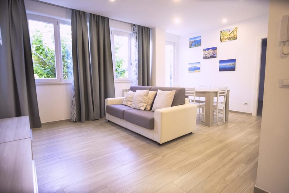 Living room, Food, Dinner